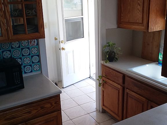 5th image of 14637 Nelson Ave