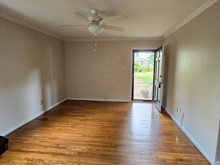 2211 Bernard St — Photo 4