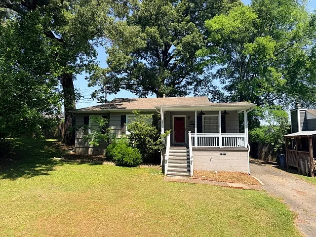 400 Woodvale Ln