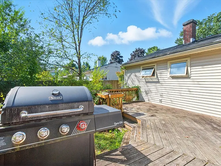 18 Maplewood Dr — Photo 38