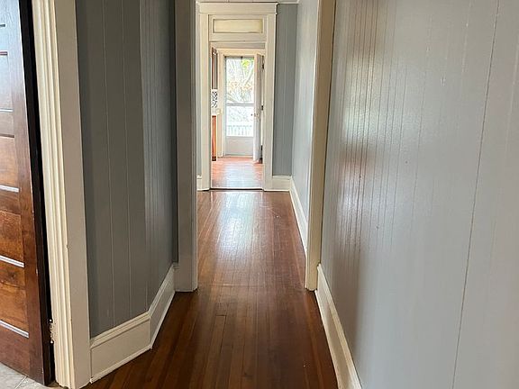 5th image of 919 E King St Fl 2