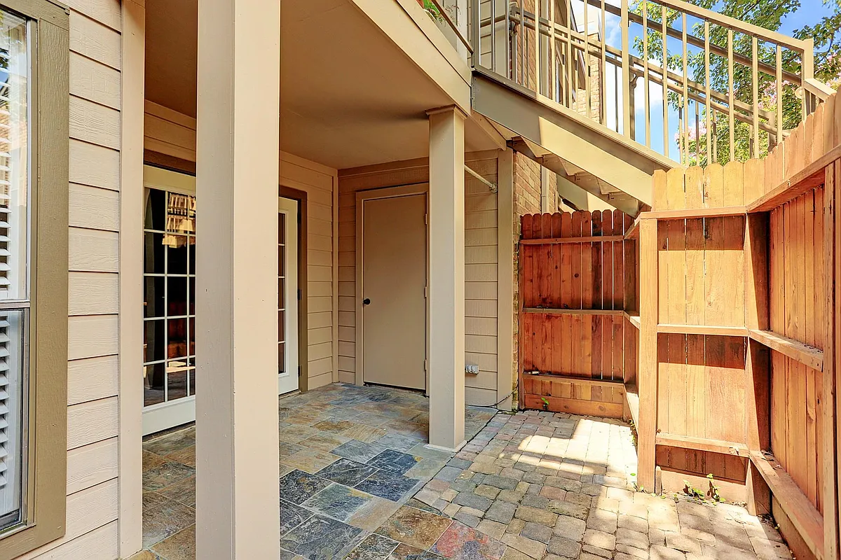 Building Photo - 1201 McDuffie St #207