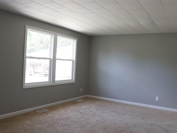 3rd image of 250 Birchwood Ct