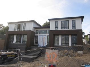 312 Bolz St, Englewood Cliffs, NJ 07632