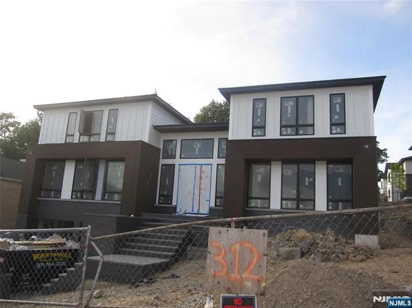 312 Bolz St, Englewood Cliffs, NJ 07632