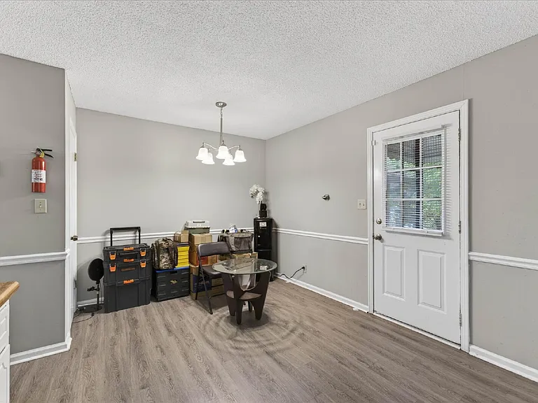114 Cunningham Pl #B — Photo 11