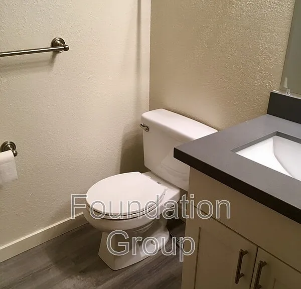 916 N 104th St #B-301 — Photo 6