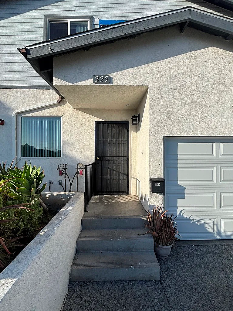 5 bed, 2043 sqft, $4,000 — Photo 2