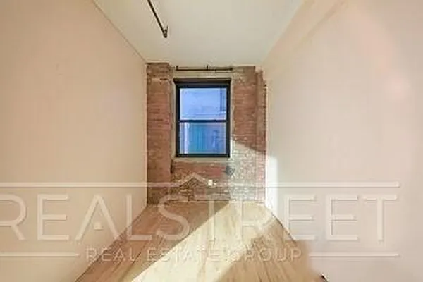 Rented by Real Street Inc | media 6