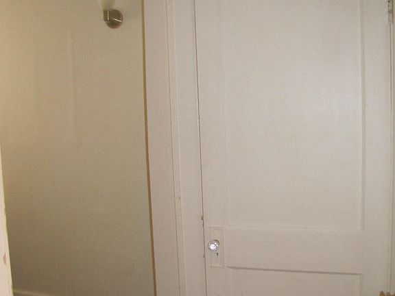 5th image of 13 Harbord Dr APT A