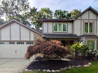 2043 Downham Dr, Wixom, MI
