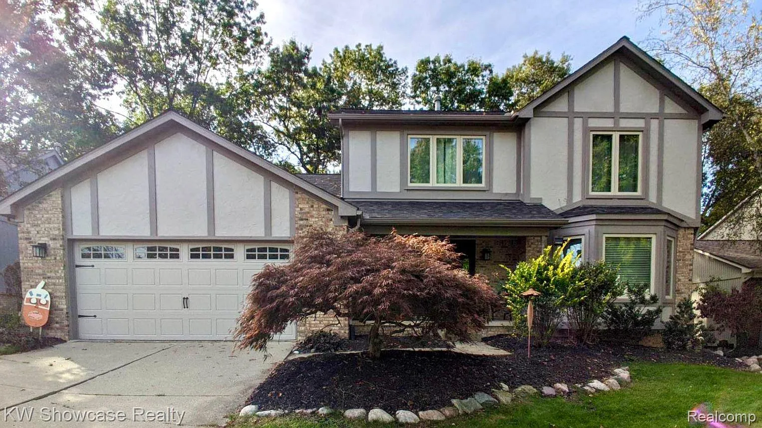 2043 Downham Dr photo 1