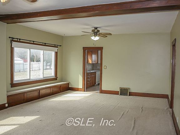 3rd image of 121 N Pine St