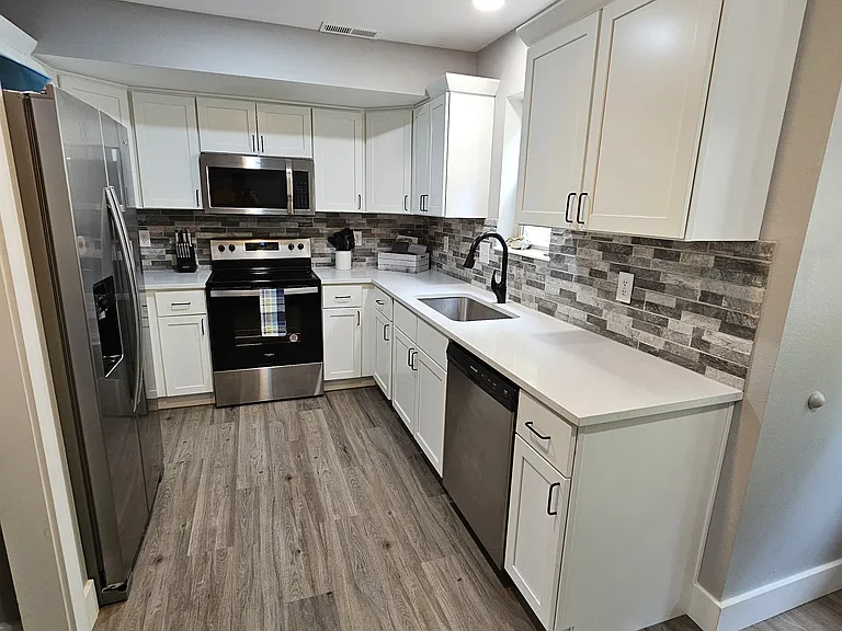 20 Lakeshore Dr #A — Photo 11