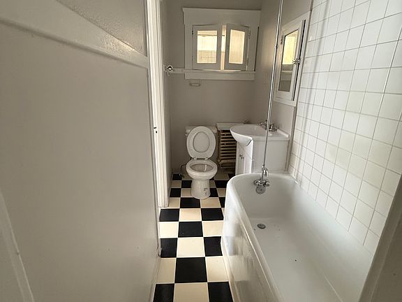 2nd image of 812 1/2 N 10th St #812-1/2