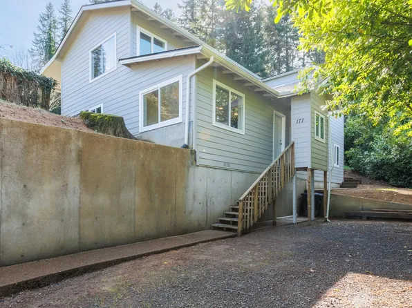 177 NW 6th St, Toledo, OR 97391