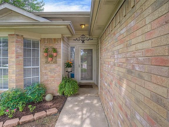 4th image of 5916 Colebrook Ct