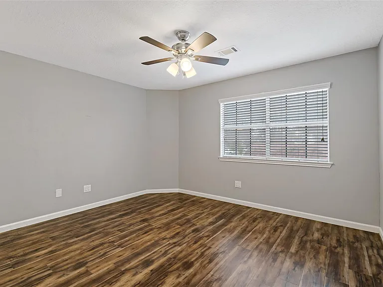 542 Birdsong Dr — Photo 16