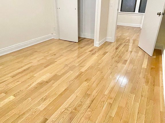 5th image of 53-15 Roosevelt Ave #2R