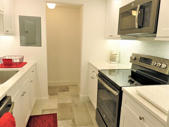 2nd image of 475 Tequesta Dr APT 7
