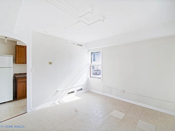 3rd image of 220 Brown Ave