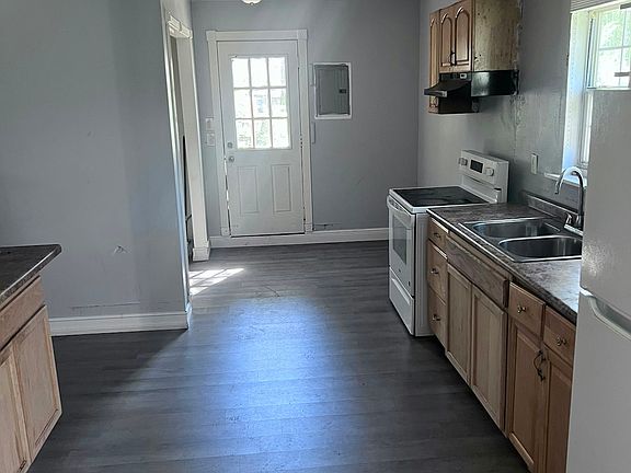 3rd image of 1608 Hartwell Dr