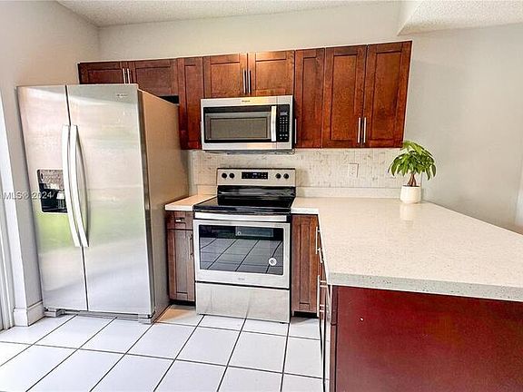 3rd image of 8039 Lake Dr APT 101