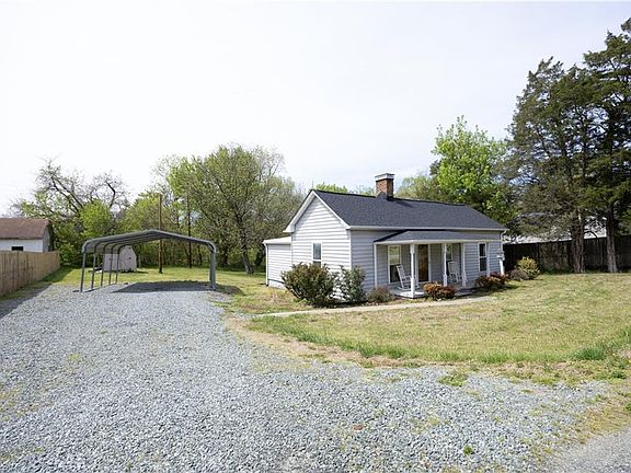2nd image of 3046 Cherokee Dr