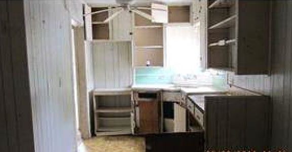 5th image of 217 E Bonner Ave