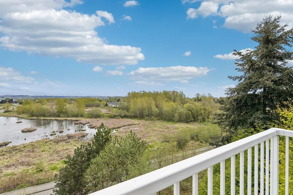 4049 S 212th Ct Unit F Seatac, WA 98198 - 2 bedrooms — Photo 4