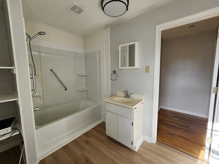230 Vineland Dr — Photo 18