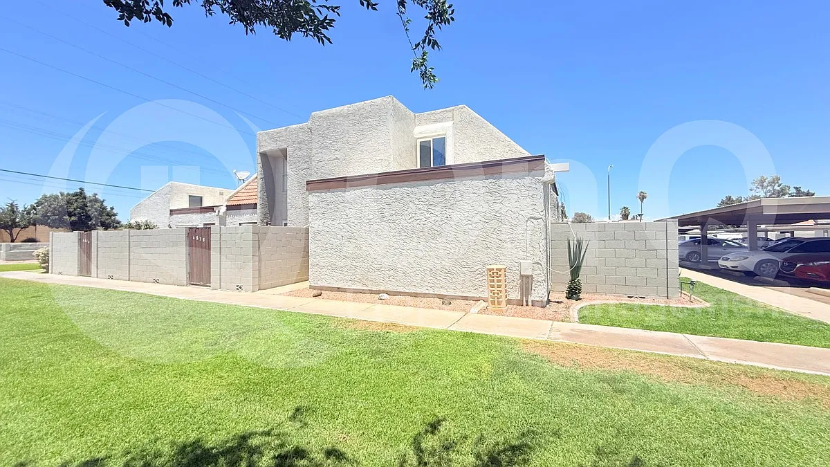3 bed, 2.0 bath, 1035 sqft, $1,599 — Photo 2