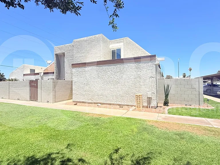 6836 S Jentilly Ln — Photo 2