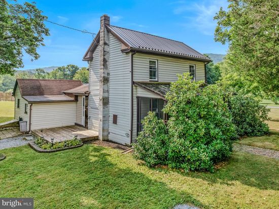 74 Bayberry Ln, Berkeley Springs, WV 25411