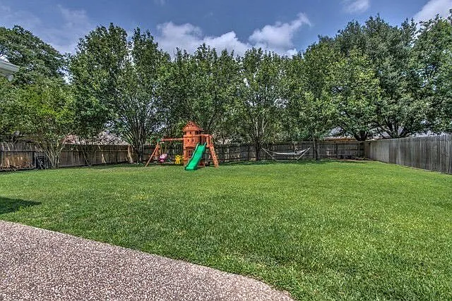 405 Crown Colony Dr — Photo 5