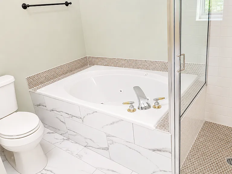 100 Harborview Dr #204 — Photo 7