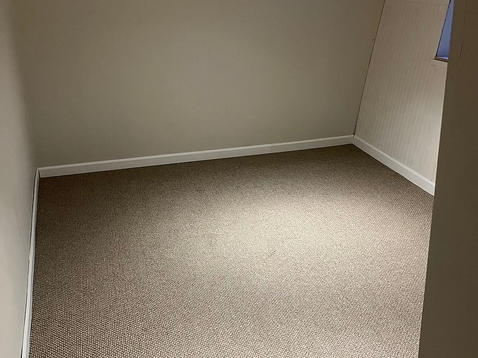 Bedroom, new carpet, has egress window