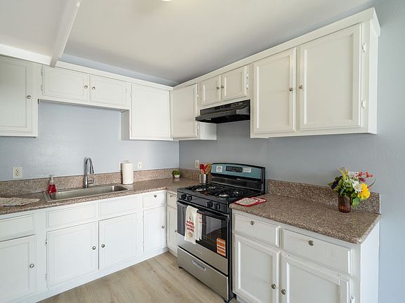 4th image of 16030-16032 E Central Ave