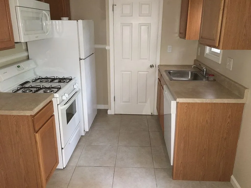 2 bed, 830 sqft, $1,475 — Photo 4