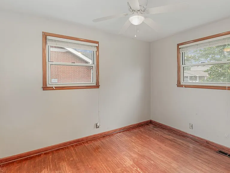6117 Morrow Rd — Photo 10