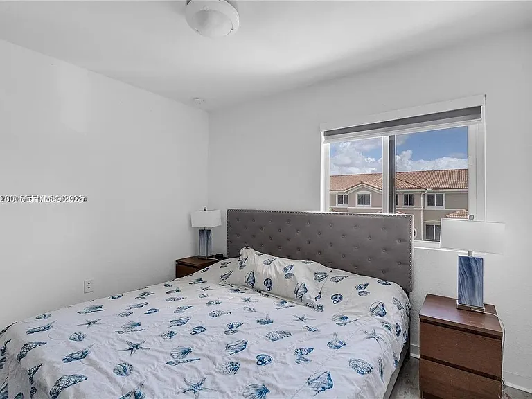 1042 SE 23rd Ter — Photo 11