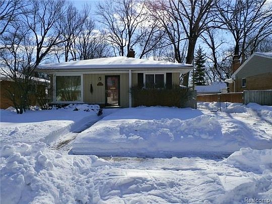 1st image of 614 Fairway Dr