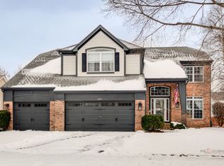 597 Treetop Ln, Gurnee, IL 60031