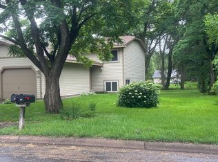 18 Sunset Dr E, Champlin, MN 55316