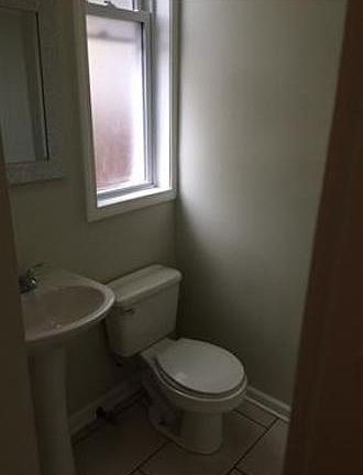 3rd image of 3047 W Armitage Ave