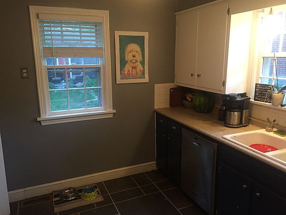 4th image of 601 Robinson St