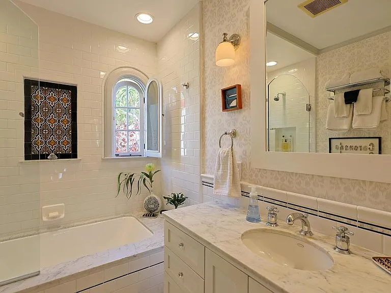 1027 Adella Ave — Photo 24