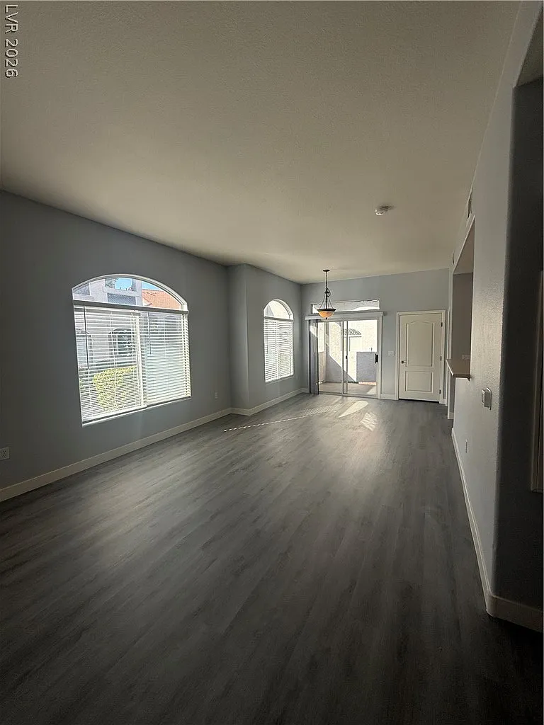 2 bed, 2.0 bath, 1042 sqft, $1,595 — Photo 2