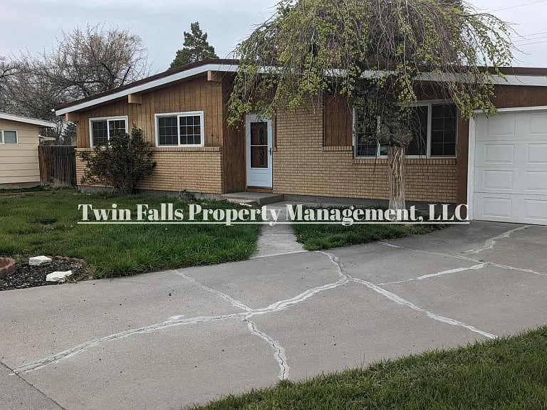 2121 Sherry Cir — Photo 1