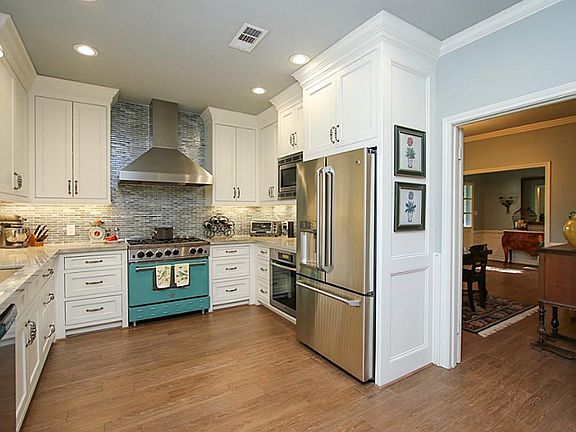 3rd image of 914 Daria Dr